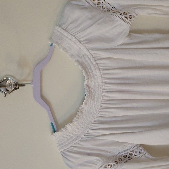 JENNIFER LOPEZ Off Shoulder White Grommet Peasant Festival Blouse - Picture 4 of 9